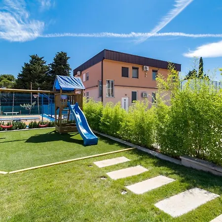 Istrakamen Villa *